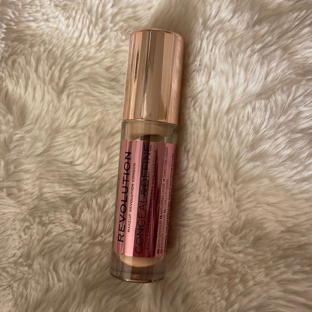 Makeup Revolution conceal and define in shade c5